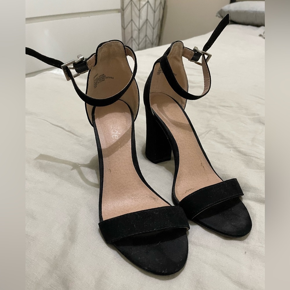 Black Steve Madden 3” heels